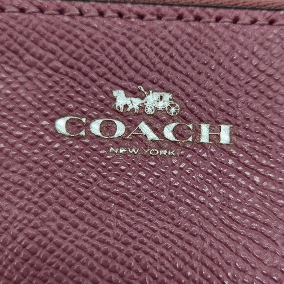 Coach Crossgrain Pebble Leather Wristlet Credit Card Holder Size 6 x 4 - Picture 4 of 5